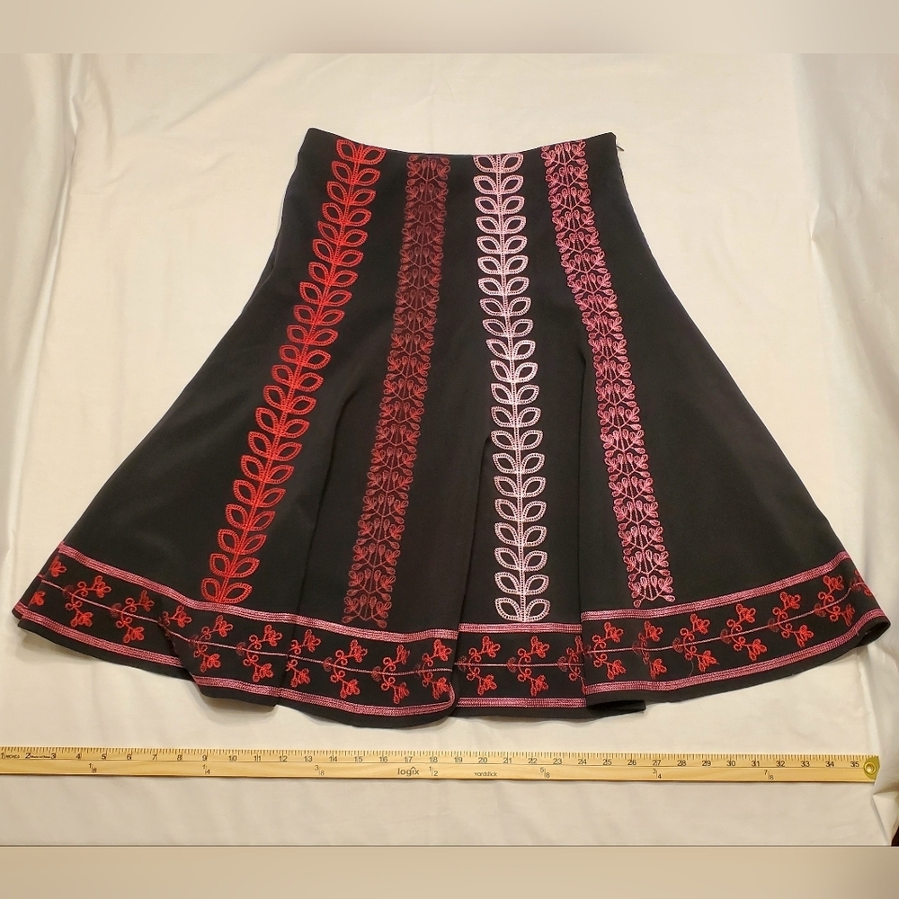 Sunny Leigh Skirt Women's 10 Petite Black Multicolored Embroidered Flare Midi.